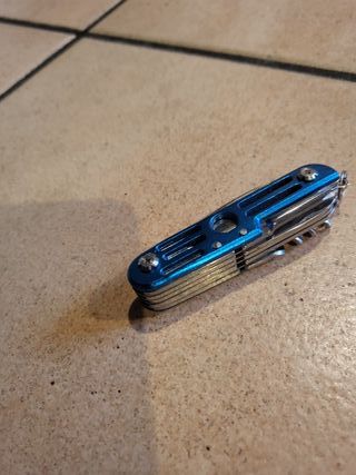 coltellino svizzero blu nuovo