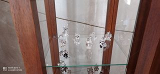 Vetrina arte povera e oggetti Swarovski