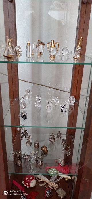 Vetrina arte povera e oggetti Swarovski