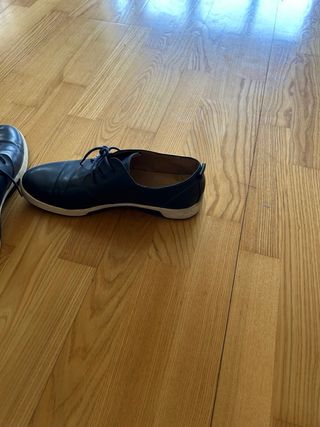 Zapatos caballero de piel azul marino.