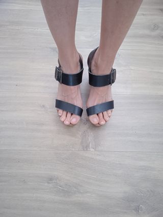 Sandalias plataforma tiras piel negro