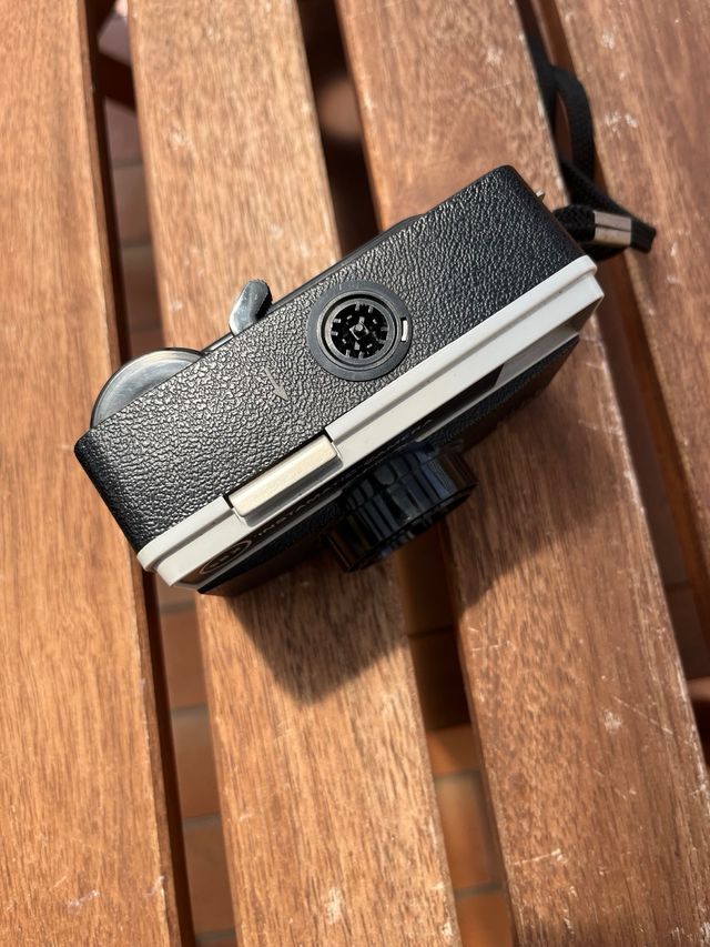 macchina fotografica kodak instamatic con custodia