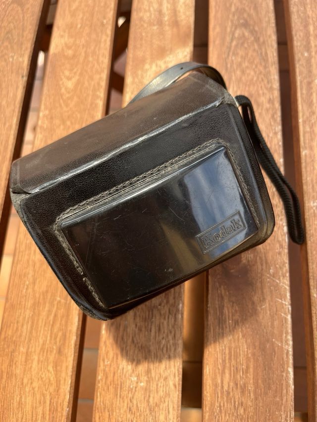 macchina fotografica kodak instamatic con custodia