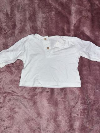 Blusa branca para bebé