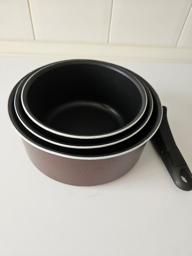 Juego de cazos Tefal con mango