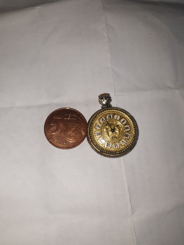 Reloj antiguo de cuerda