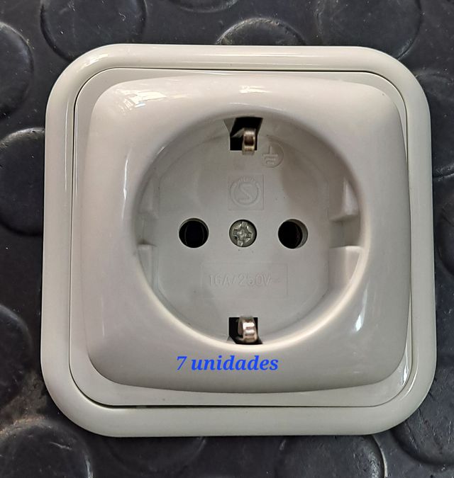 Lote de mecanismos varios.