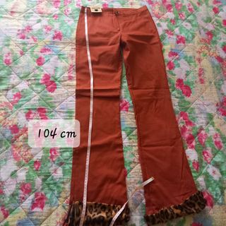 Pantaloni arancioni risvolto leopardato