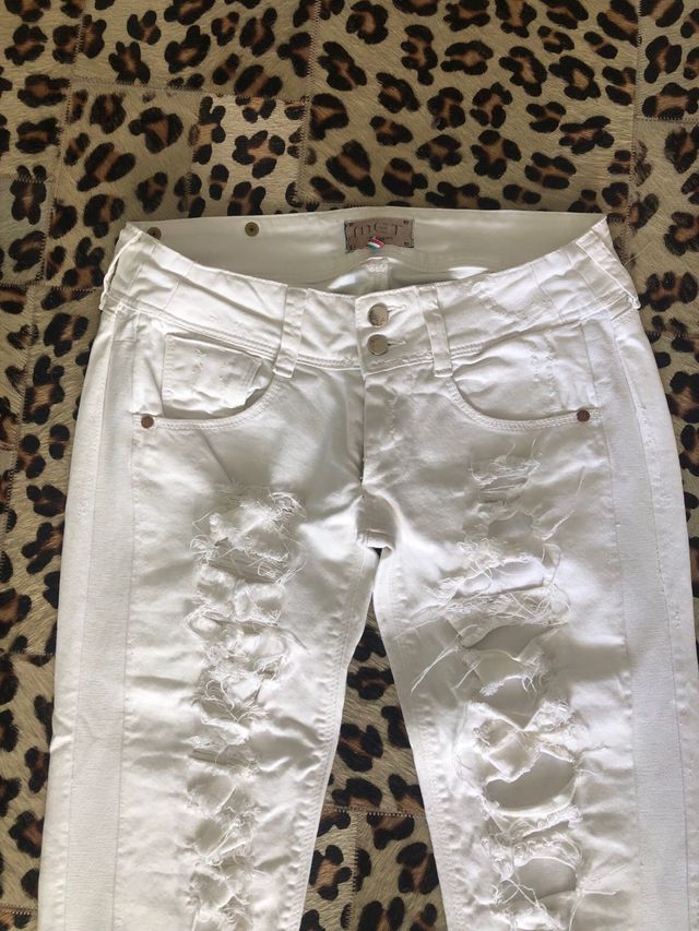 Jeans bianco mille strappi