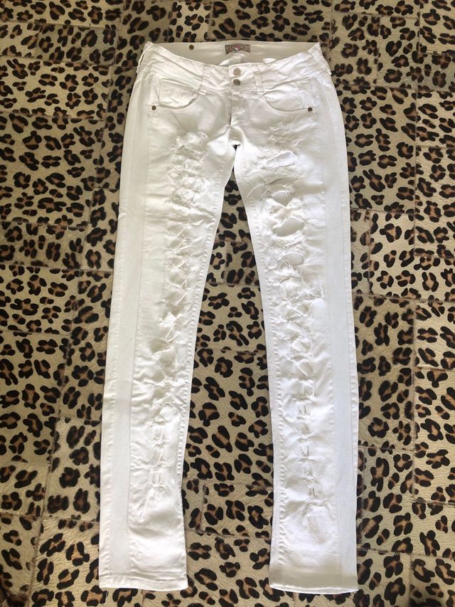 Jeans bianco mille strappi