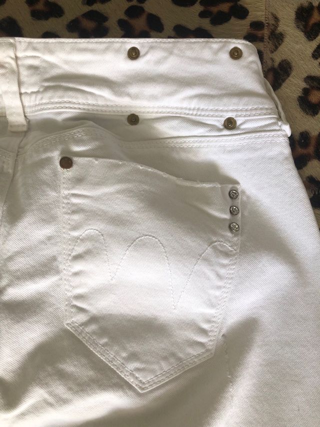 Jeans bianco mille strappi