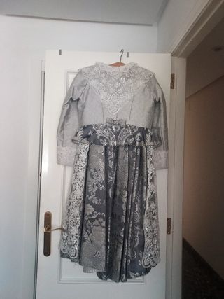 Traje fallera hecho a mano