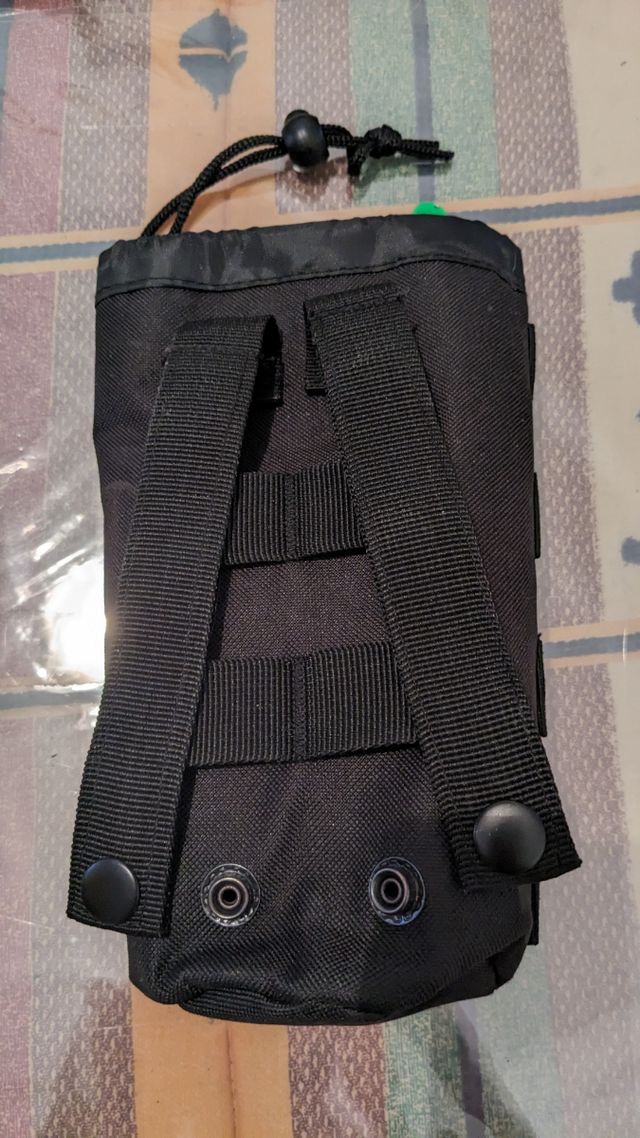 Porta botellas táctico molle color negro