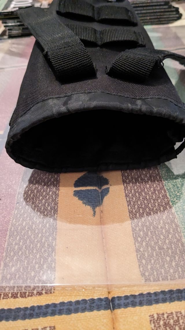 Porta botellas táctico molle color negro