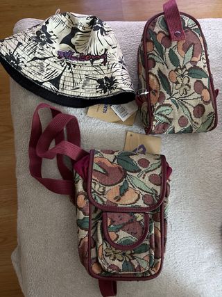 Lote mochila, neceser y gorra