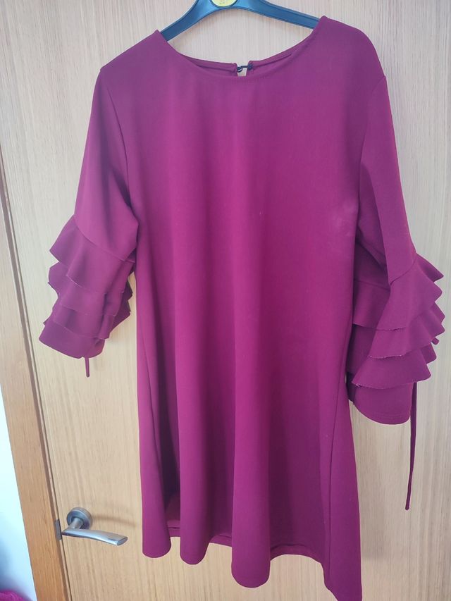 Vestido volantes granate 