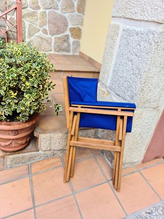 MESA MADERA Y 5 SILLAS sin estrenar.