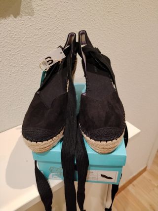 Alpargatas negras número 38 nuevas