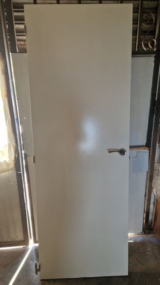 Puerta maciza blanca