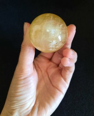 Esfera de Calcita Amarilla 4.1cm