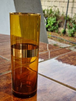 Vasos tubo ámbar y dorado
