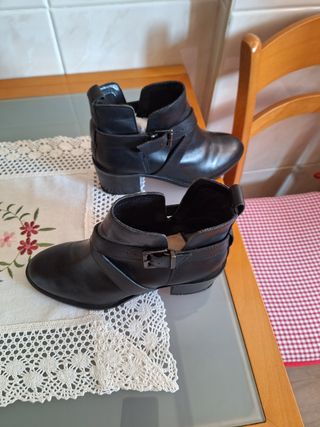 Botines negros número 37