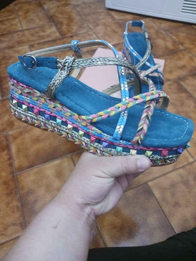 Sandalias nuevas de alma en pena