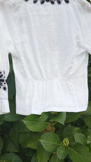 Chaqueta fiesta lino y pedrería