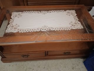 Mesa de centro de madera con cristal