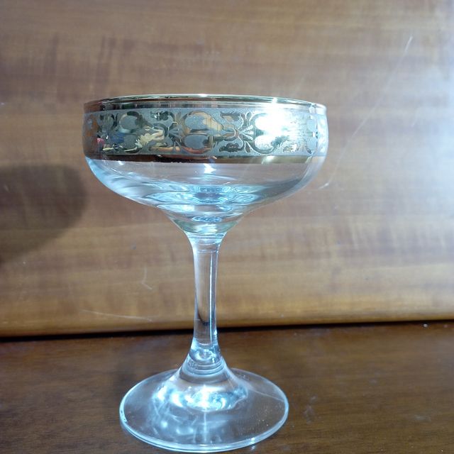 Servizio bicchieri  6 coppe giro in oro Mai usate