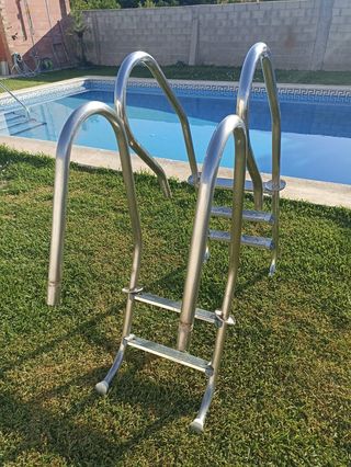 Escaleras piscina