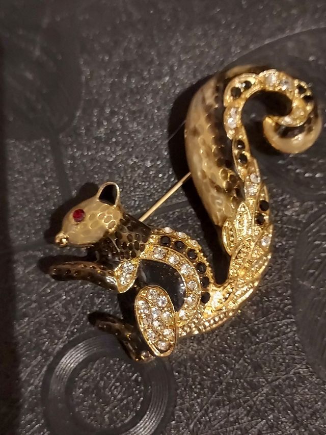 Broche imperdible ardilla  joyas mujer hombre