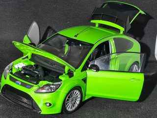 Ford Focus RS 2010 Minichamps