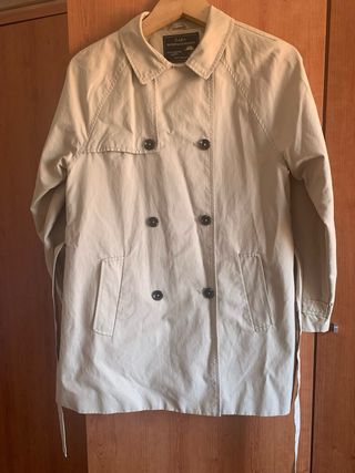 Gabardina impermeable Zara