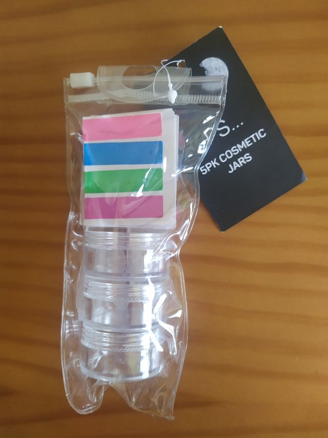 Cajitas para muestras de cosméticos