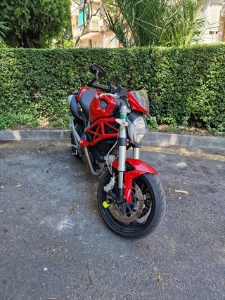 Ducati monster 696