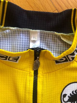 2 Camisetas de ciclismo talla XL, pero dan como M.