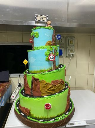 Torta scenografica in pasta zucchero