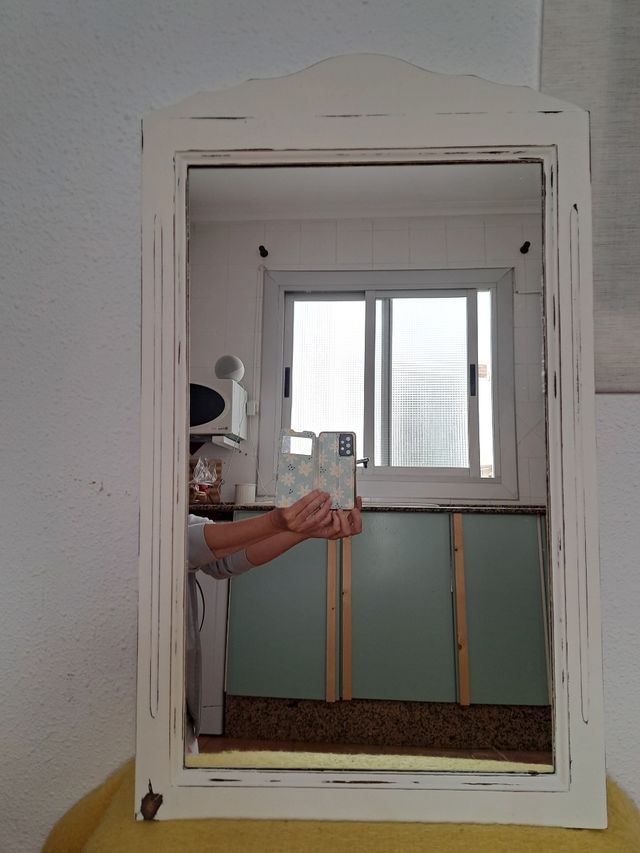 ESPEJO VINTAGE DECAPADO. MADERA NATURAL.