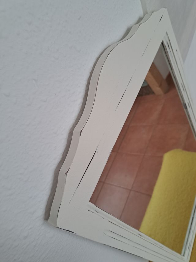 ESPEJO VINTAGE DECAPADO. MADERA NATURAL.