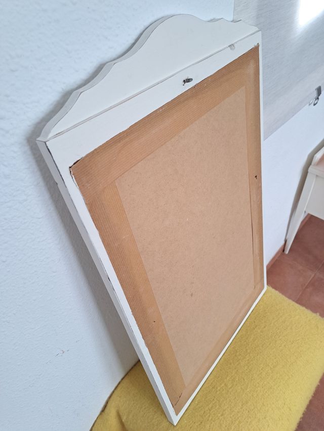 ESPEJO VINTAGE DECAPADO. MADERA NATURAL.