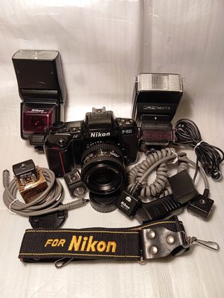 Nikon F-601 y muchos accesorios Nikon
