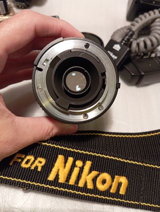 Nikon F-601 y muchos accesorios Nikon