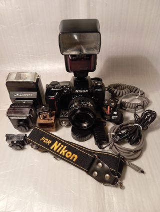 Nikon F-601 y muchos accesorios Nikon