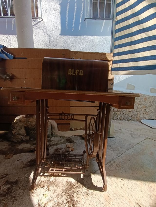 Mesa para máquina de coser vintage de pino