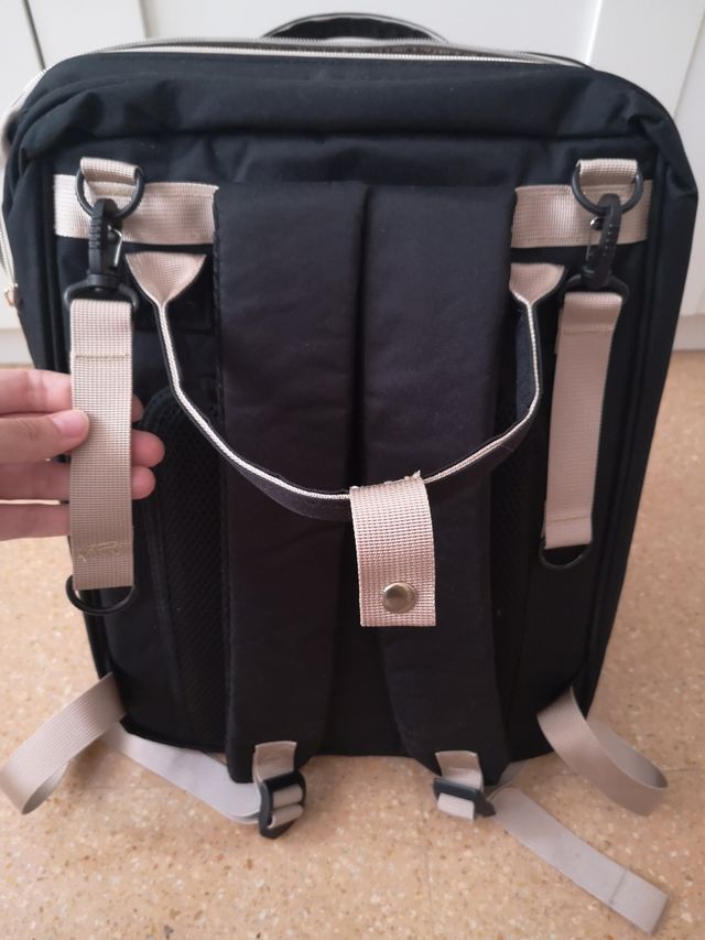 Mochila cambiador bebé negra
