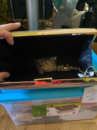 Cartera de mano dorada