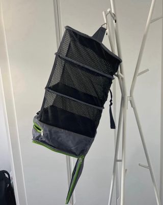 Almacenamiento plegable tipo percha