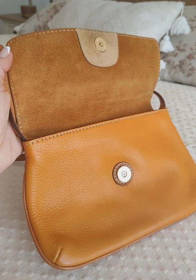 Bolso piel  mostaza de El Corte Ingl