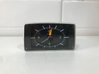 Reloj coche clásico
